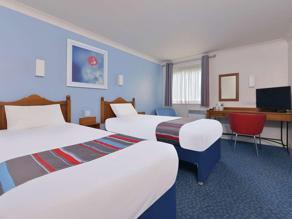 Travelodge Bedford Goldington Road Room photo