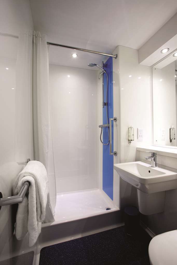 Travelodge Bedford Goldington Road Room photo