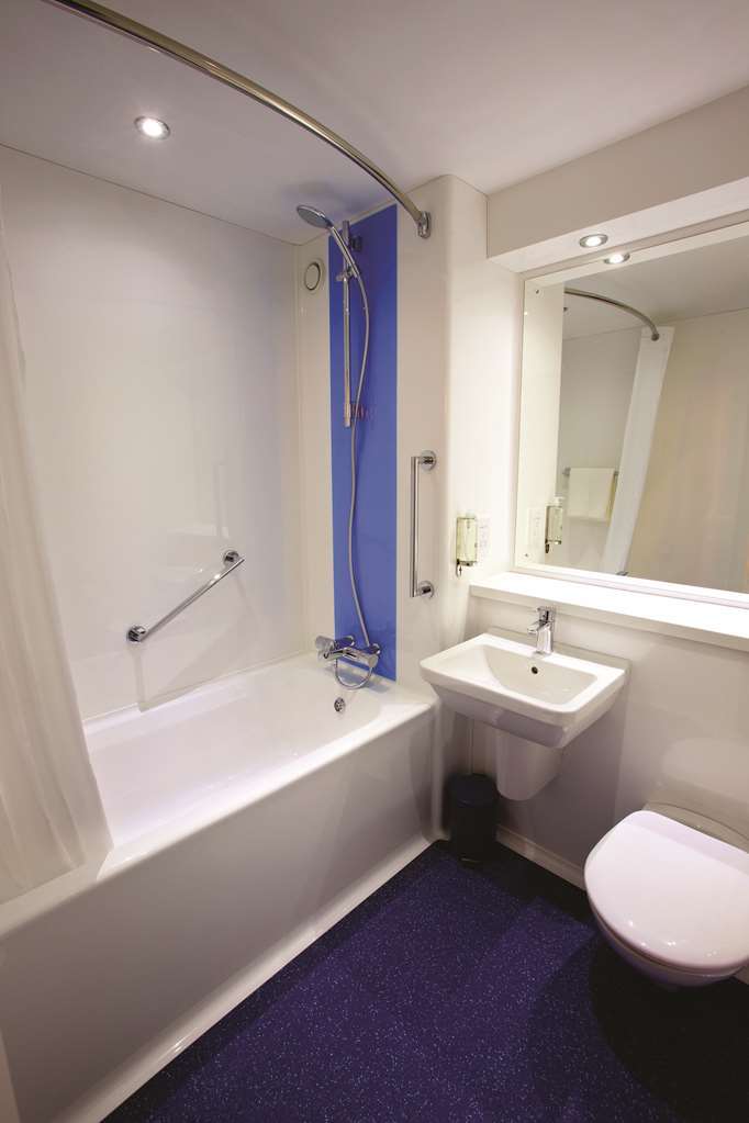 Travelodge Bedford Goldington Road Room photo