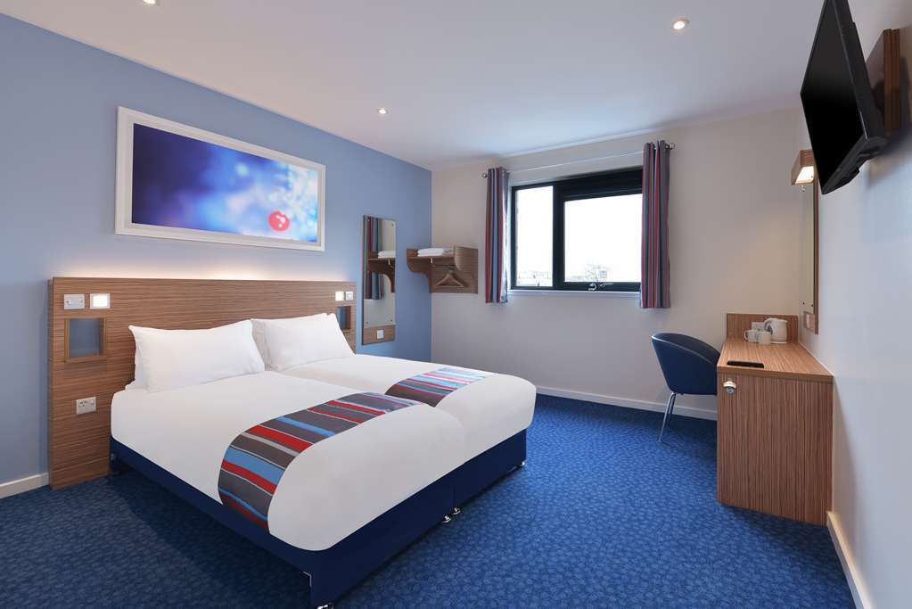 Travelodge Bedford Goldington Road Room photo