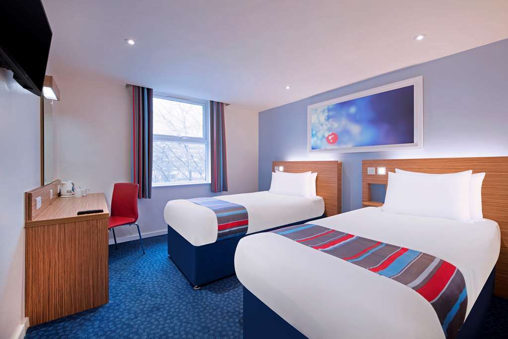 Travelodge Bedford Goldington Road Room photo
